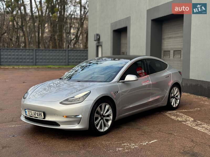 Седан Tesla Model 3 2018 в Киеве