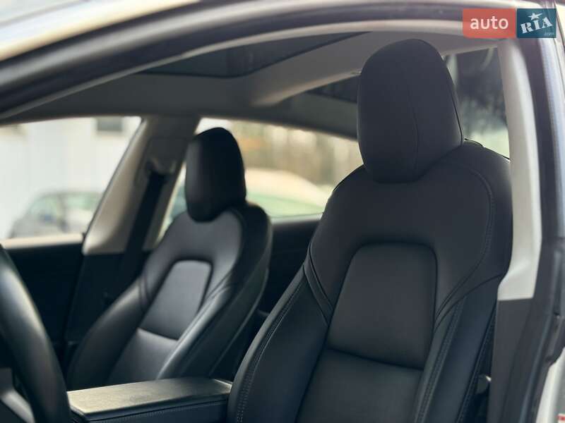 Седан Tesla Model 3 2018 в Киеве