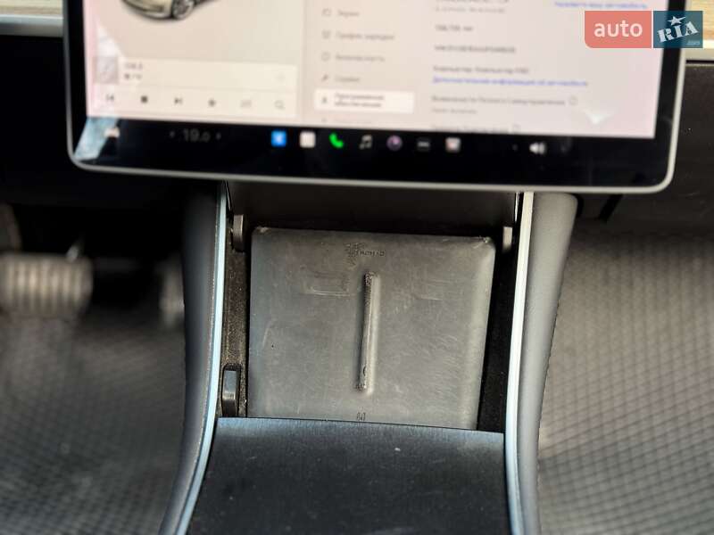 Седан Tesla Model 3 2018 в Киеве