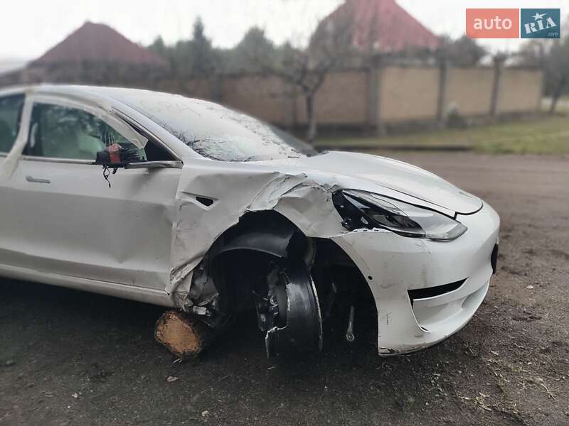 Седан Tesla Model 3 2020 в Києві