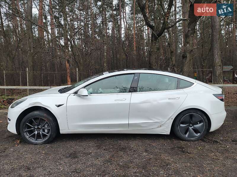 Седан Tesla Model 3 2020 в Києві
