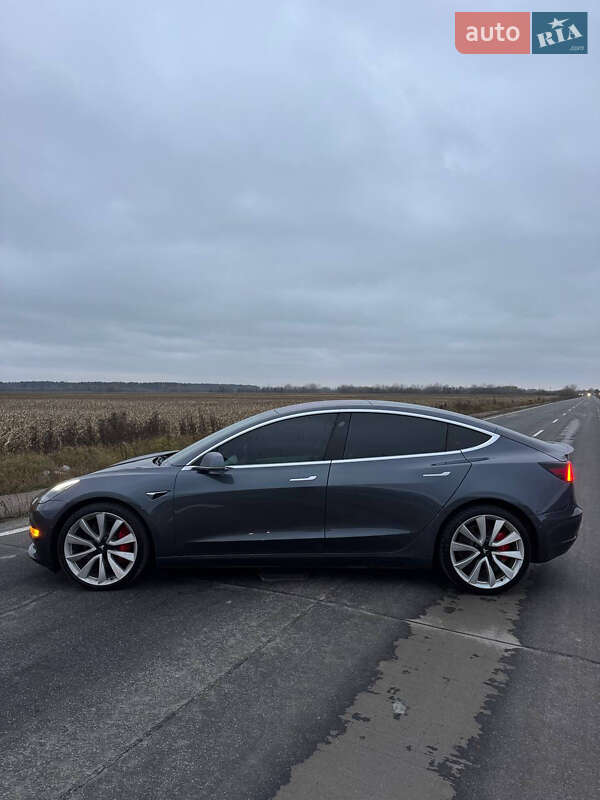 Седан Tesla Model 3 2018 в Киеве