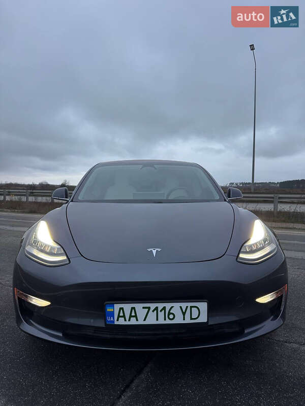 Седан Tesla Model 3 2018 в Киеве