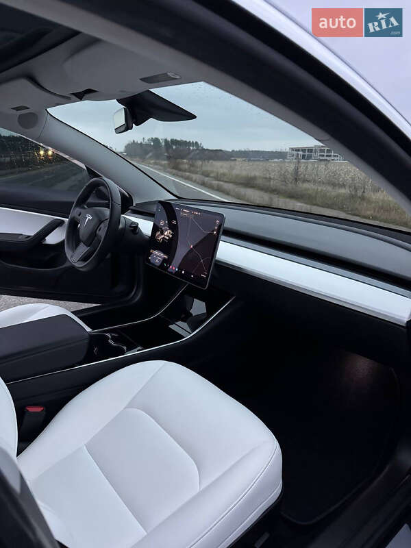 Седан Tesla Model 3 2018 в Киеве