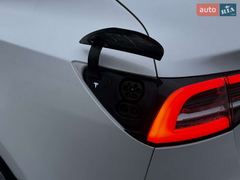 Седан Tesla Model 3 2020 в Луцке