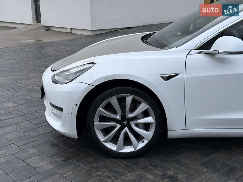 Седан Tesla Model 3 2020 в Луцке