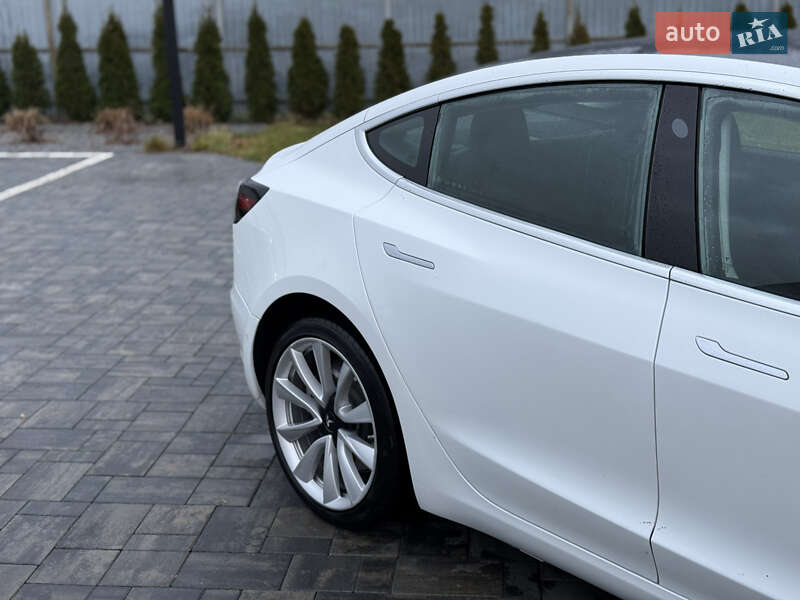 Седан Tesla Model 3 2020 в Луцке