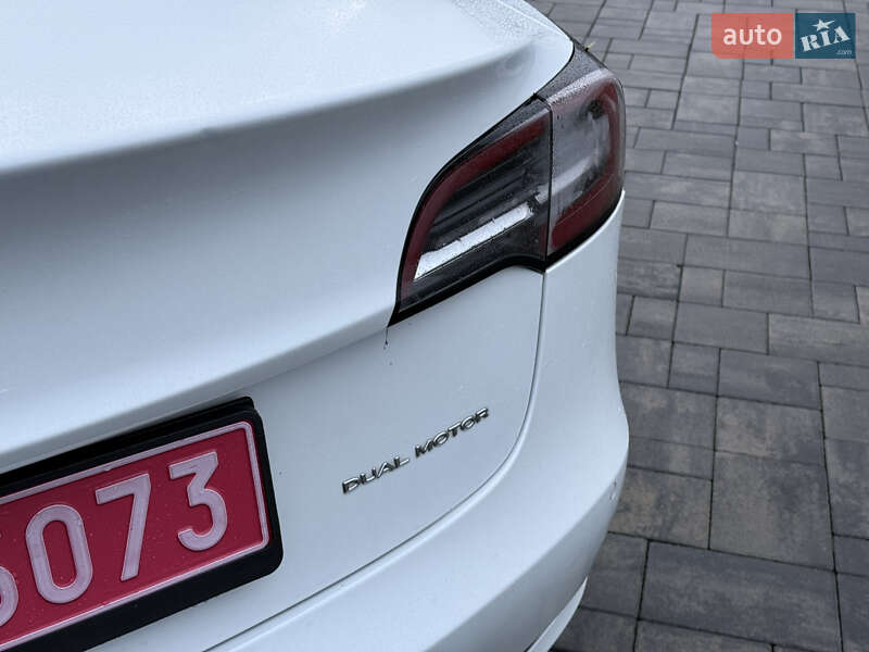 Седан Tesla Model 3 2020 в Луцке