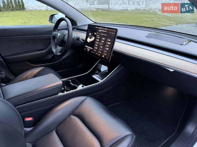 Седан Tesla Model 3 2020 в Луцке