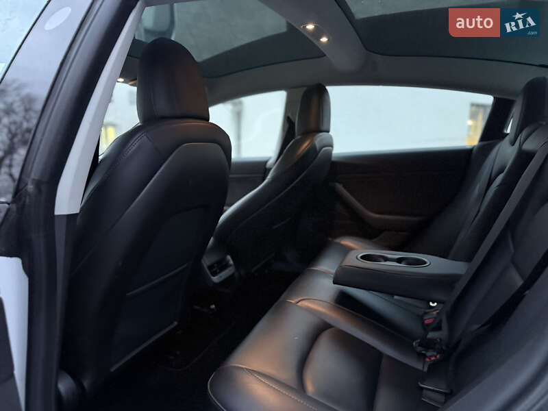 Седан Tesla Model 3 2020 в Луцке