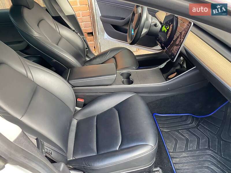 Седан Tesla Model 3 2019 в Києві