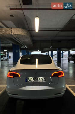Седан Tesla Model 3 2020 в Львове