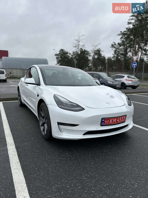 Седан Tesla Model 3 2022 в Киеве
