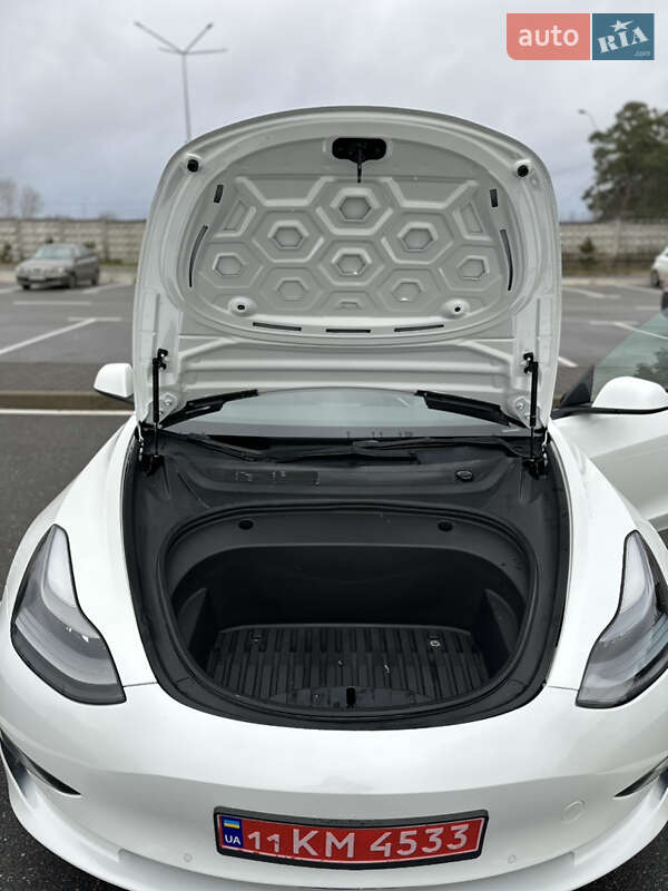 Седан Tesla Model 3 2022 в Киеве