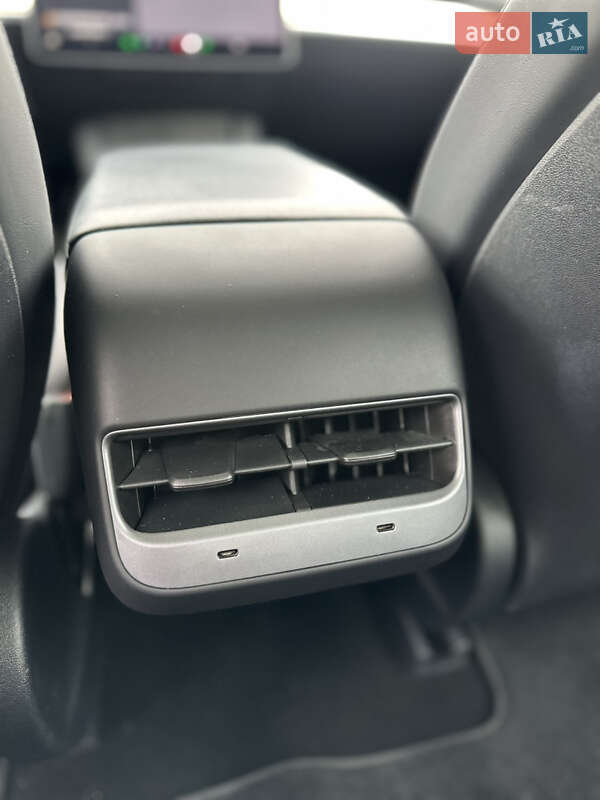 Седан Tesla Model 3 2022 в Киеве