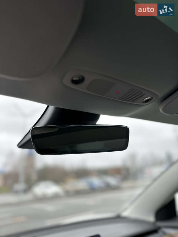 Седан Tesla Model 3 2022 в Киеве