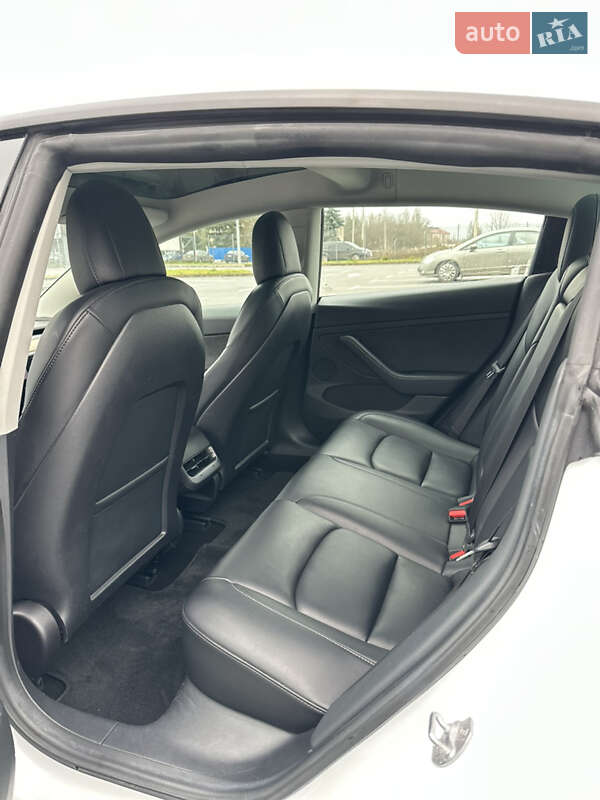 Седан Tesla Model 3 2022 в Киеве