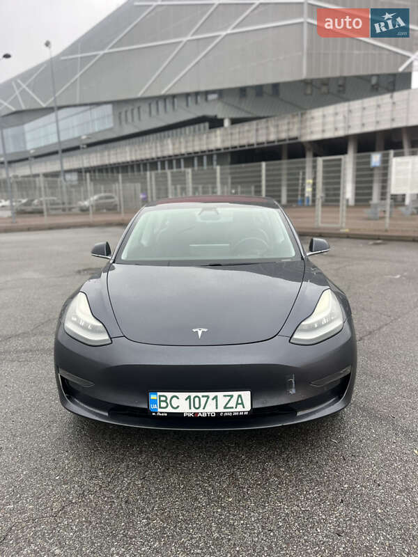 Седан Tesla Model 3 2017 в Львове