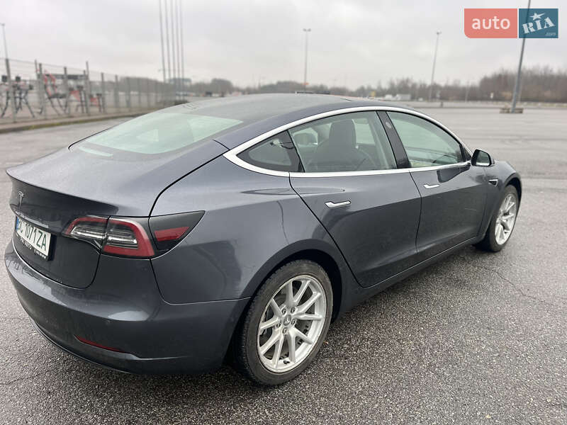Седан Tesla Model 3 2017 в Львове