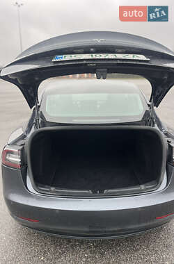 Седан Tesla Model 3 2017 в Львове