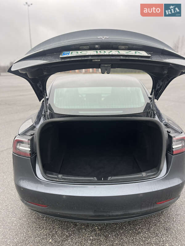 Седан Tesla Model 3 2017 в Львове