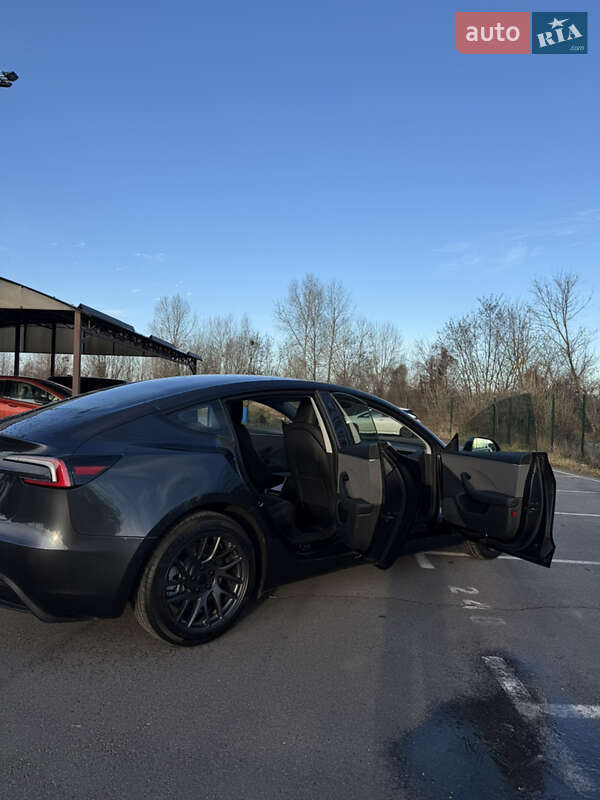 Седан Tesla Model 3 2025 в Киеве фото 7 Седан Tesla Model 3 2025 в Киеве
