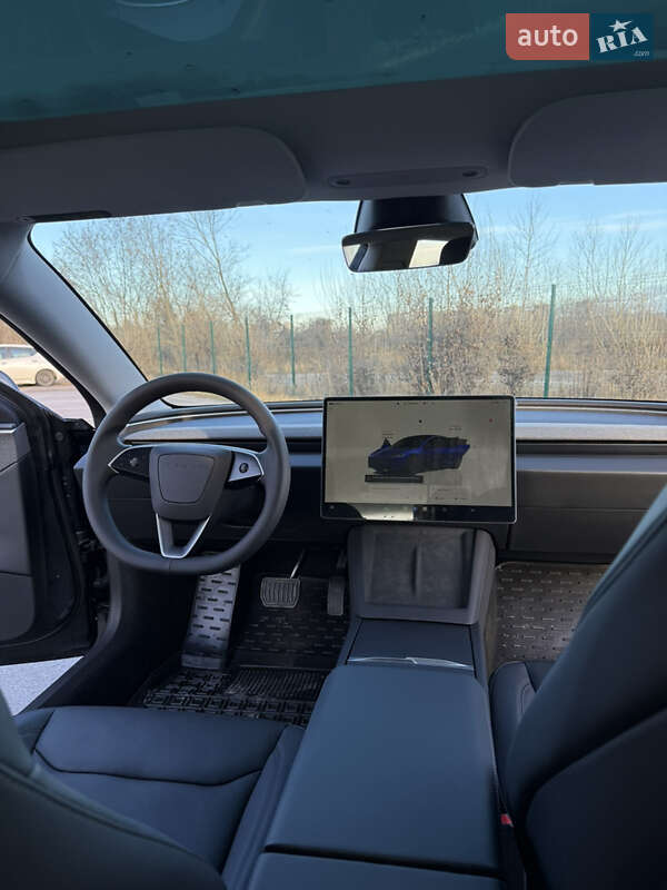 Седан Tesla Model 3 2025 в Киеве фото 27 Седан Tesla Model 3 2025 в Киеве