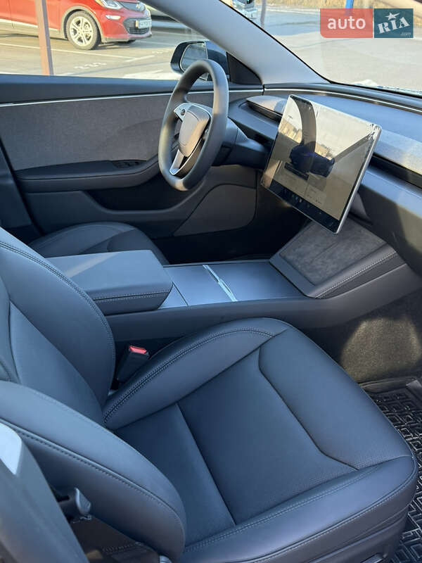 Седан Tesla Model 3 2025 в Киеве фото 29 Седан Tesla Model 3 2025 в Киеве