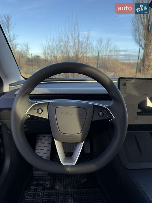 Седан Tesla Model 3 2025 в Киеве фото 35 Седан Tesla Model 3 2025 в Киеве