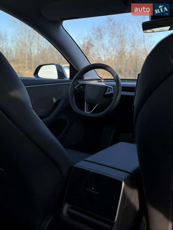 Седан Tesla Model 3 2025 в Киеве фото 38 Седан Tesla Model 3 2025 в Киеве