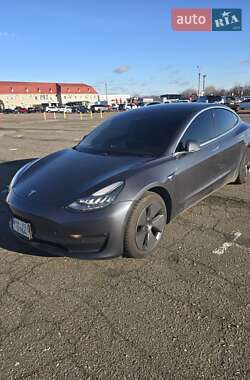 Седан Tesla Model 3 2020 в Києві