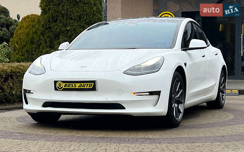 Седан Tesla Model 3 2022 в Львове