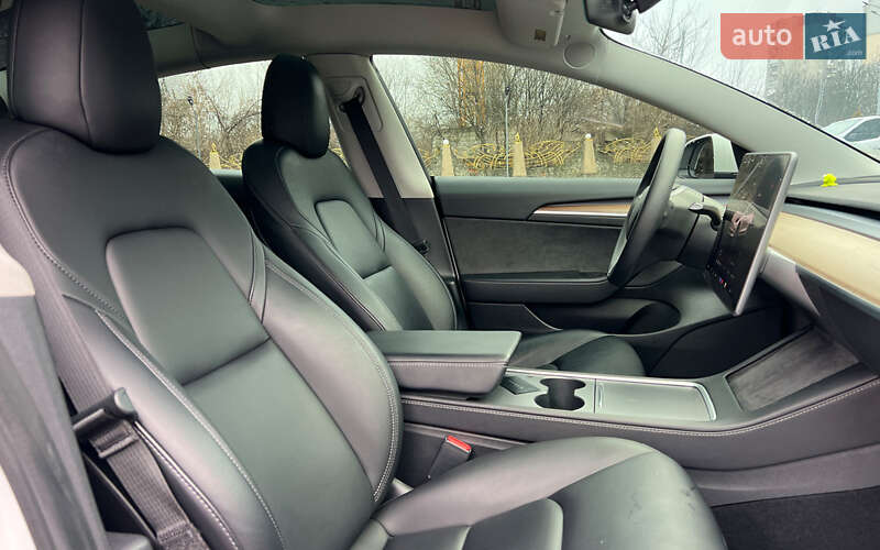 Седан Tesla Model 3 2022 в Львове