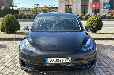 Седан Tesla Model 3 2022 в Мукачево
