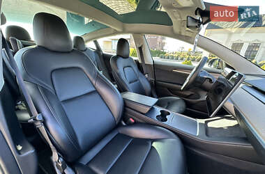 Седан Tesla Model 3 2022 в Мукачевому