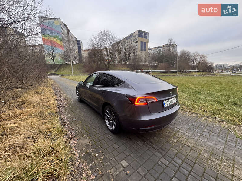 Седан Tesla Model 3 2023 в Львове