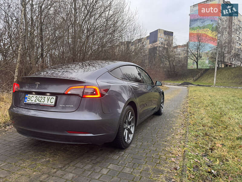 Седан Tesla Model 3 2023 в Львове