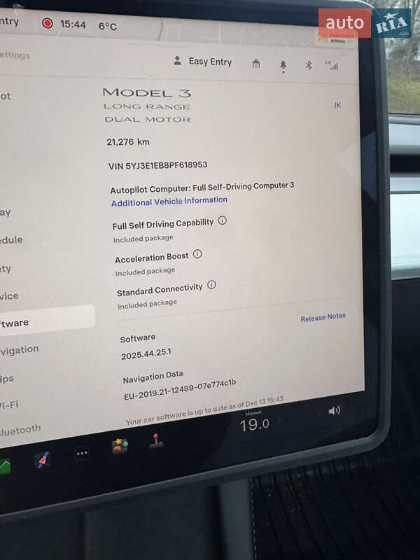 Седан Tesla Model 3 2023 в Львове