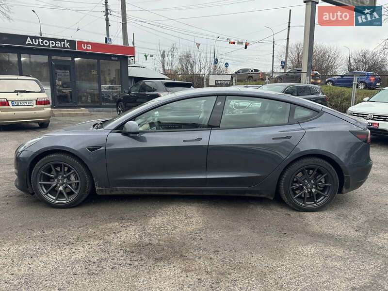 Седан Tesla Model 3 2023 в Виннице