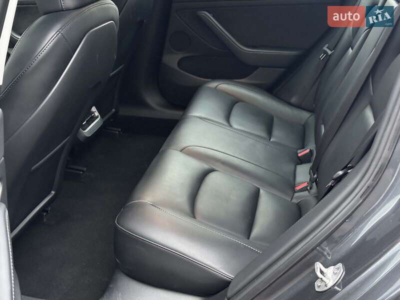Седан Tesla Model 3 2023 в Виннице