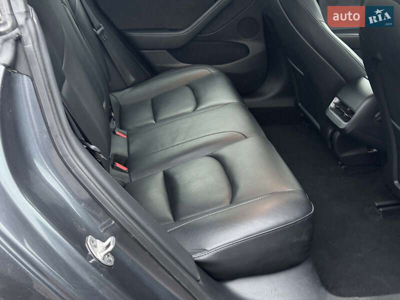 Седан Tesla Model 3 2023 в Виннице