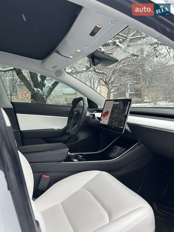 Седан Tesla Model 3 2019 в Киеве фото 13 Седан Tesla Model 3 2019 в Киеве