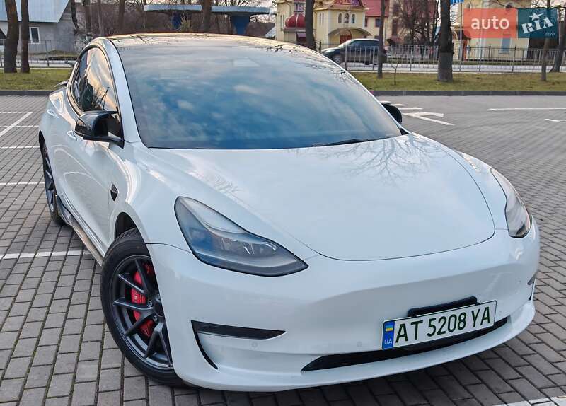 Седан Tesla Model 3 2021 в Коломые
