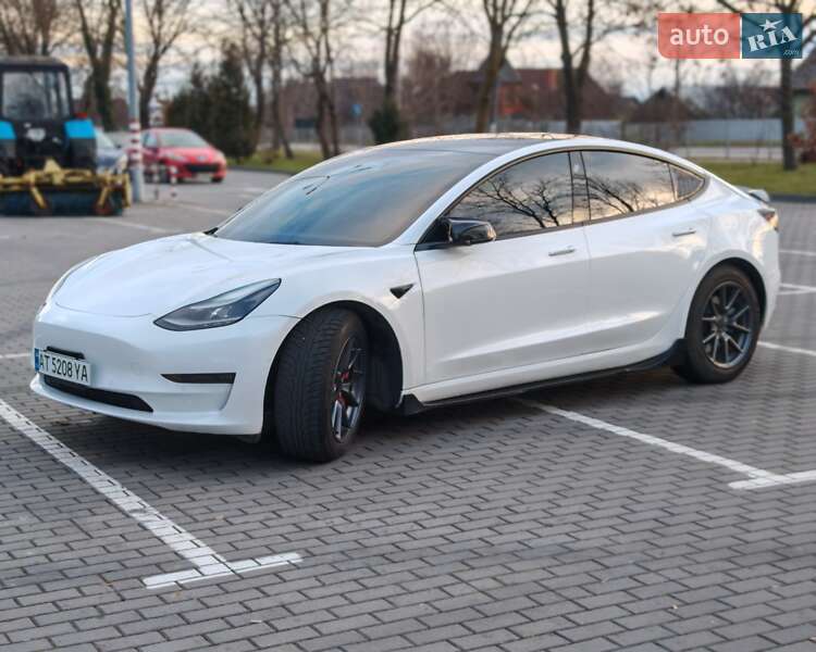 Седан Tesla Model 3 2021 в Коломые