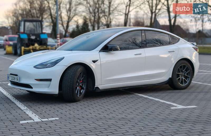 Седан Tesla Model 3 2021 в Коломые