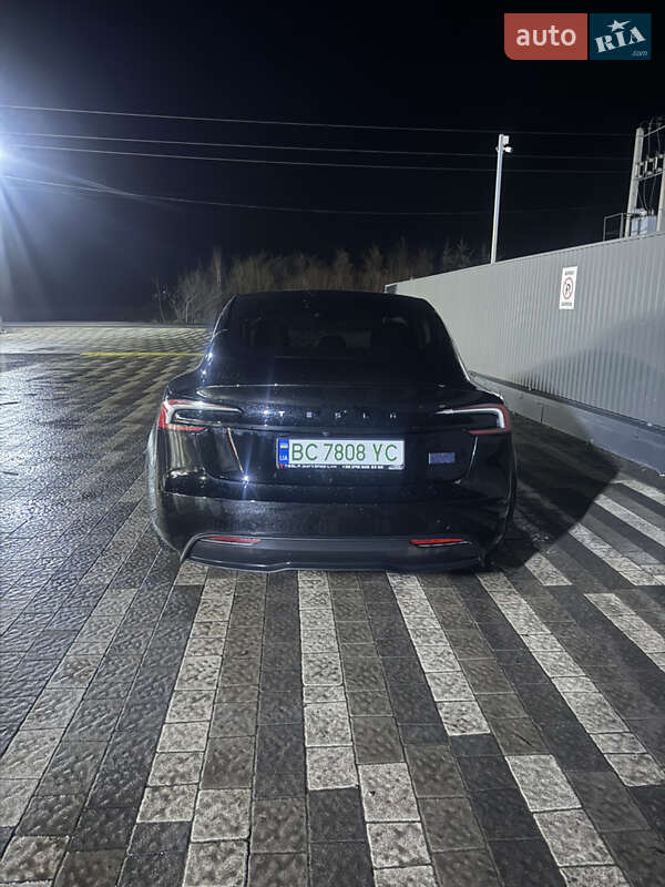 Седан Tesla Model 3 2024 в Городке
