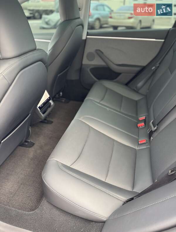 Седан Tesla Model 3 2025 в Киеве