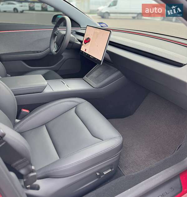 Седан Tesla Model 3 2025 в Киеве