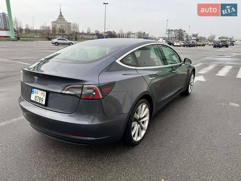 Седан Tesla Model 3 2019 в Киеве