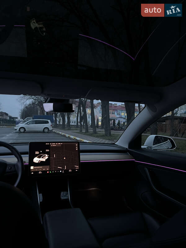 Седан Tesla Model 3 2019 в Чайках